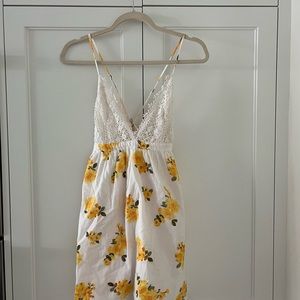 Cute summer dress!! Perfect for a sunny day ☀️